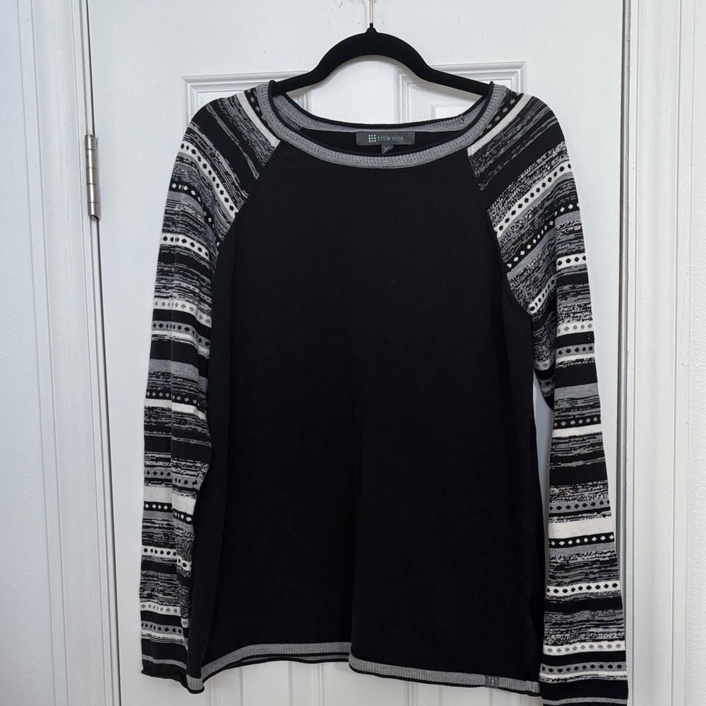 Title Nine Black and Gray Patterned Crew‎ Neck Sweater